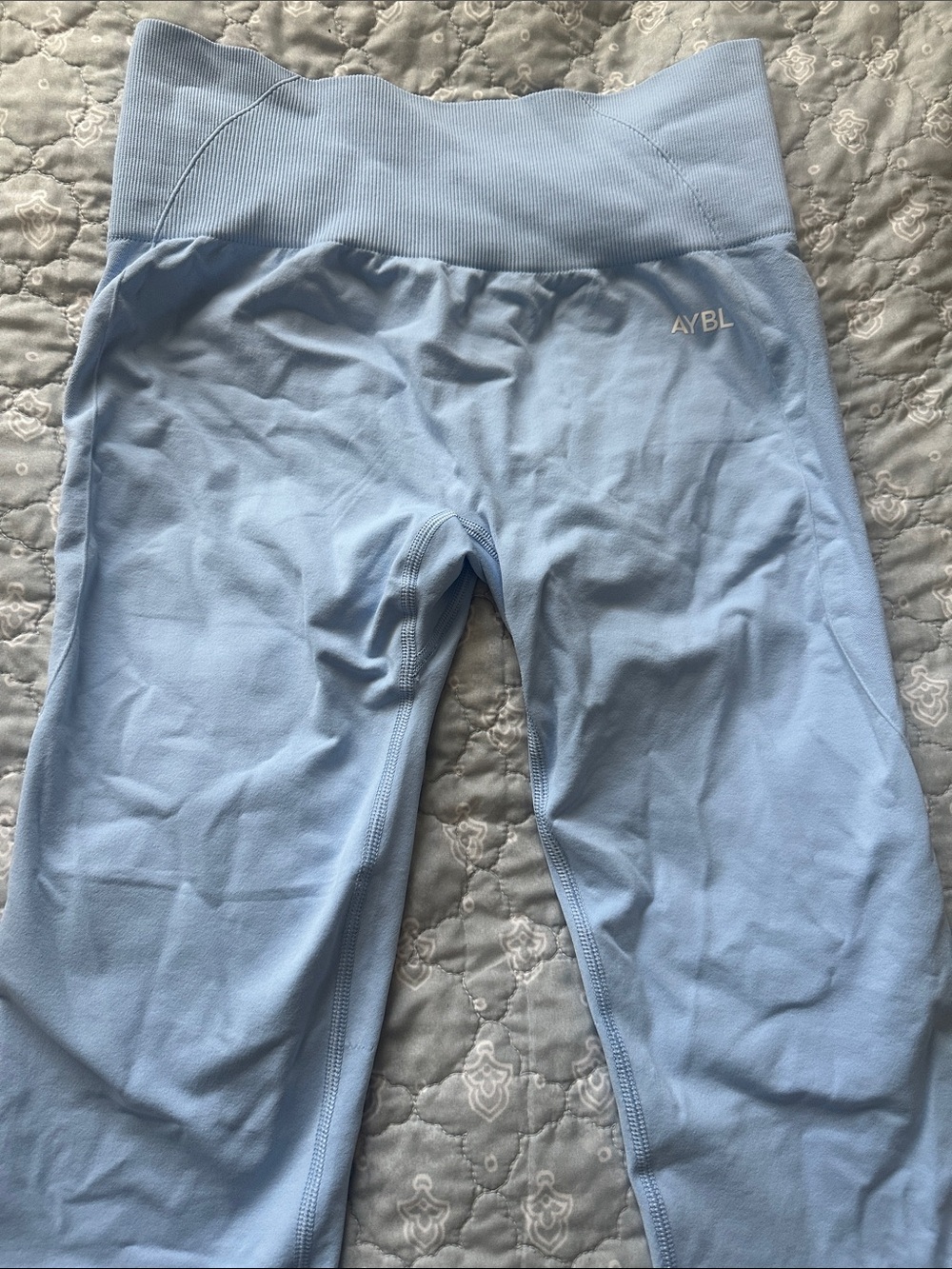 AYBL Seamless Leggings NWT
Baby Blue high waisted gym leggings Size M